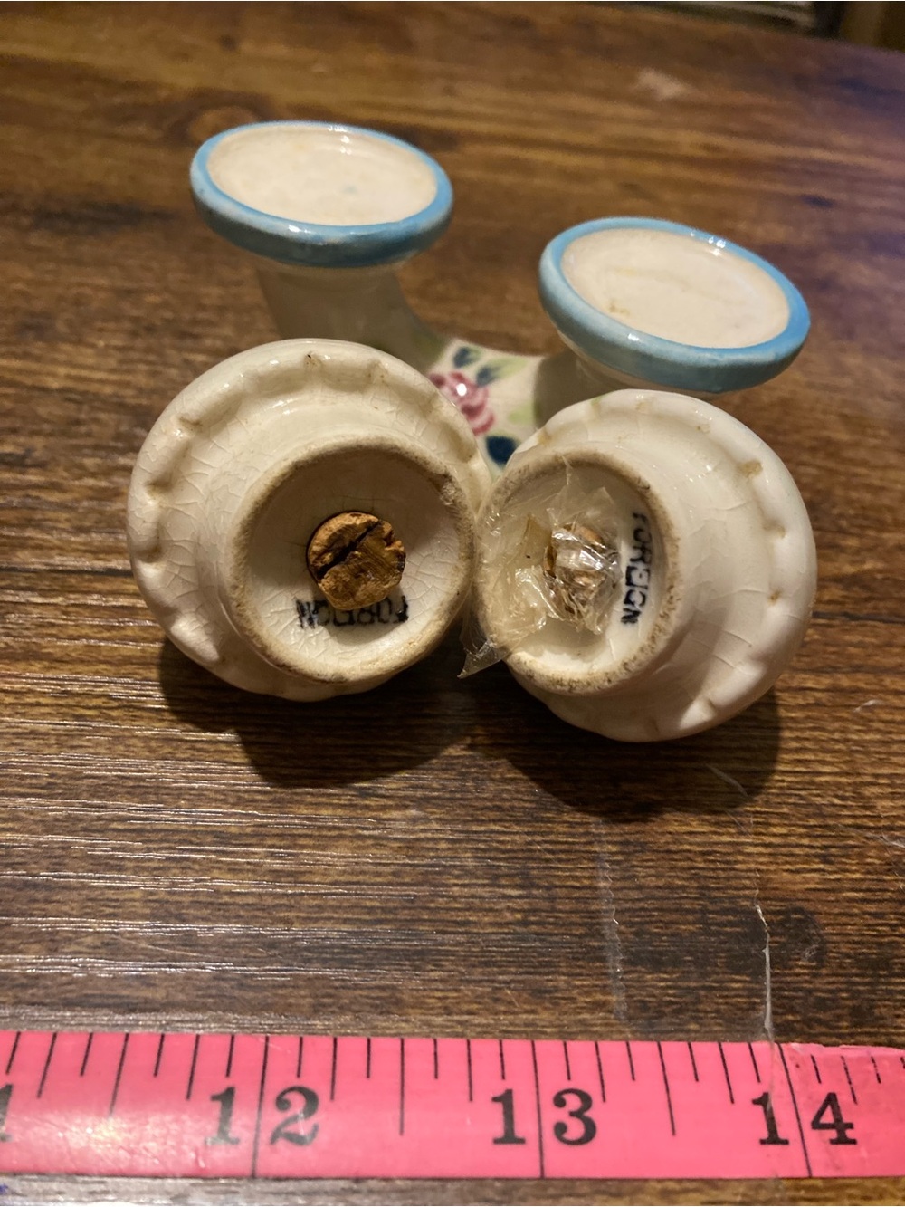 Vintage salt & pepper shakers by Foreign - Picture 4 of 9